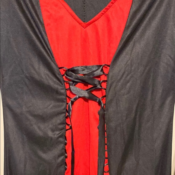 California Costumes Enchanting Hooded Gown - Crimson and Ebony - Picture 7 of 8